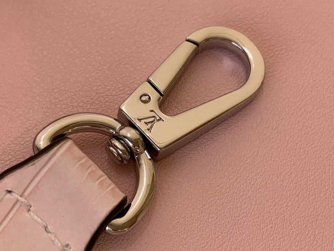 LOUIS VUITTON Capucines Bag Himalaya Pink