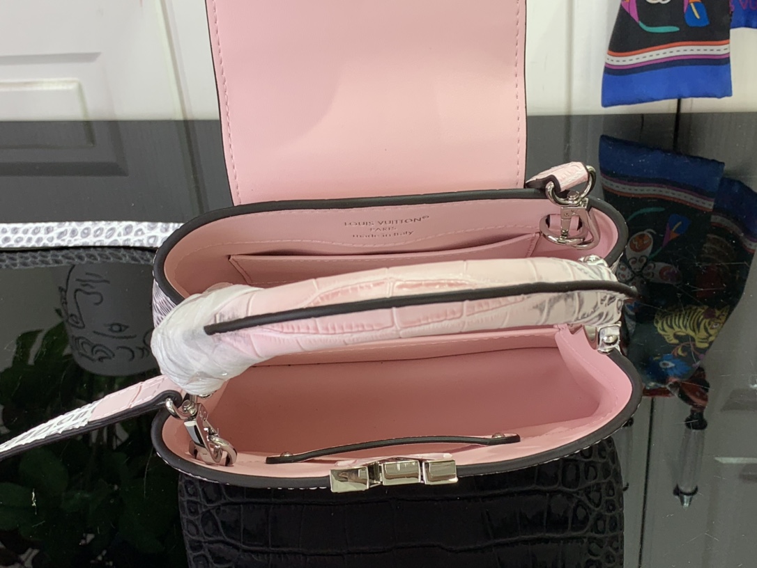 LOUIS VUITTON Capucines Bag Himalaya Pink