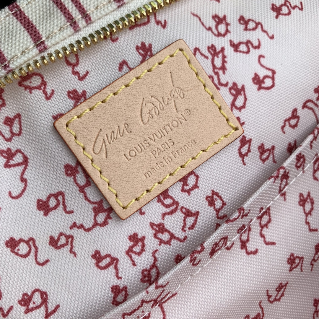 LOUIS VUITTON M15121 Travels With Grace Coddingon Carry It