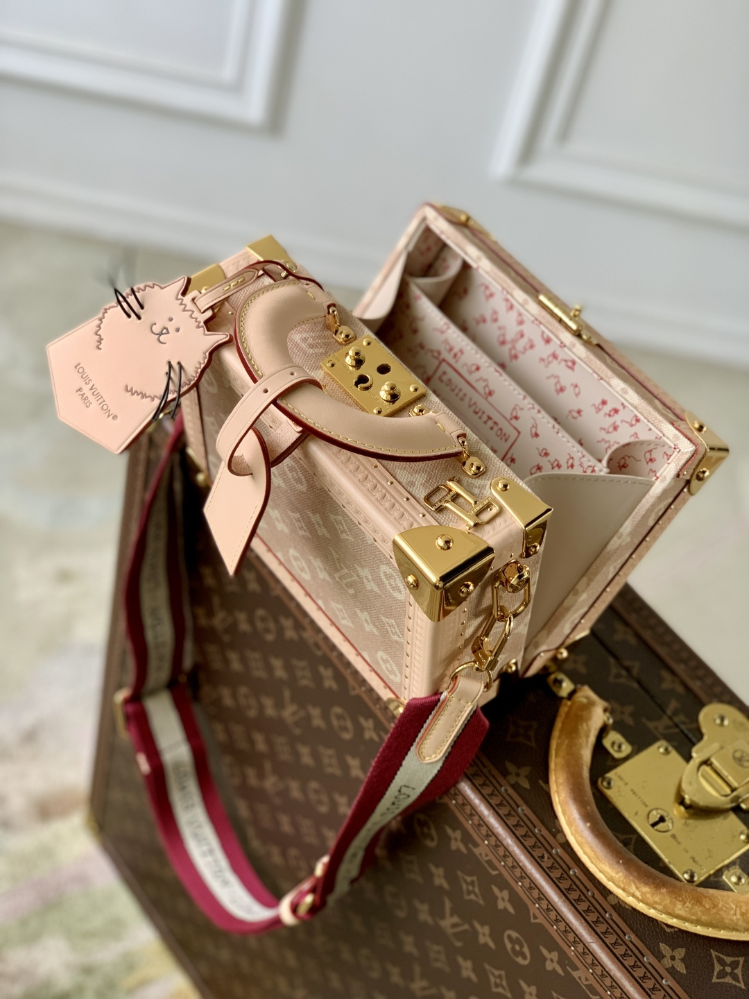 LOUIS VUITTON M14592 Petite Valise