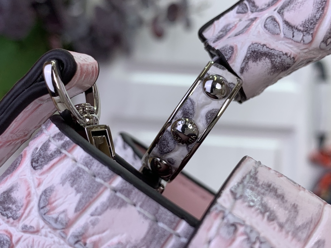 LOUIS VUITTON Capucines Bag Himalaya Pink