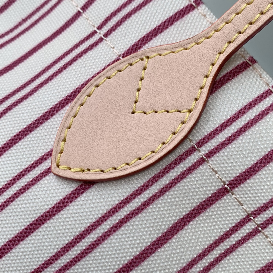 LOUIS VUITTON M15121 Travels With Grace Coddingon Carry It