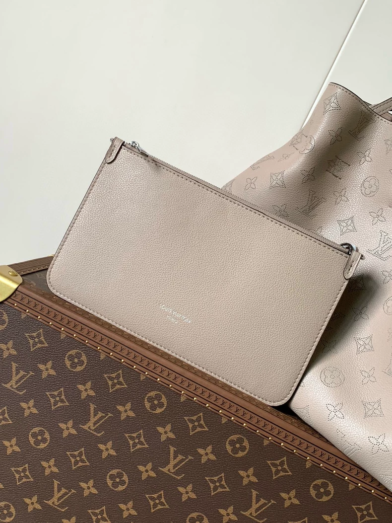 LOUIS VUITTON M13180 Boundless