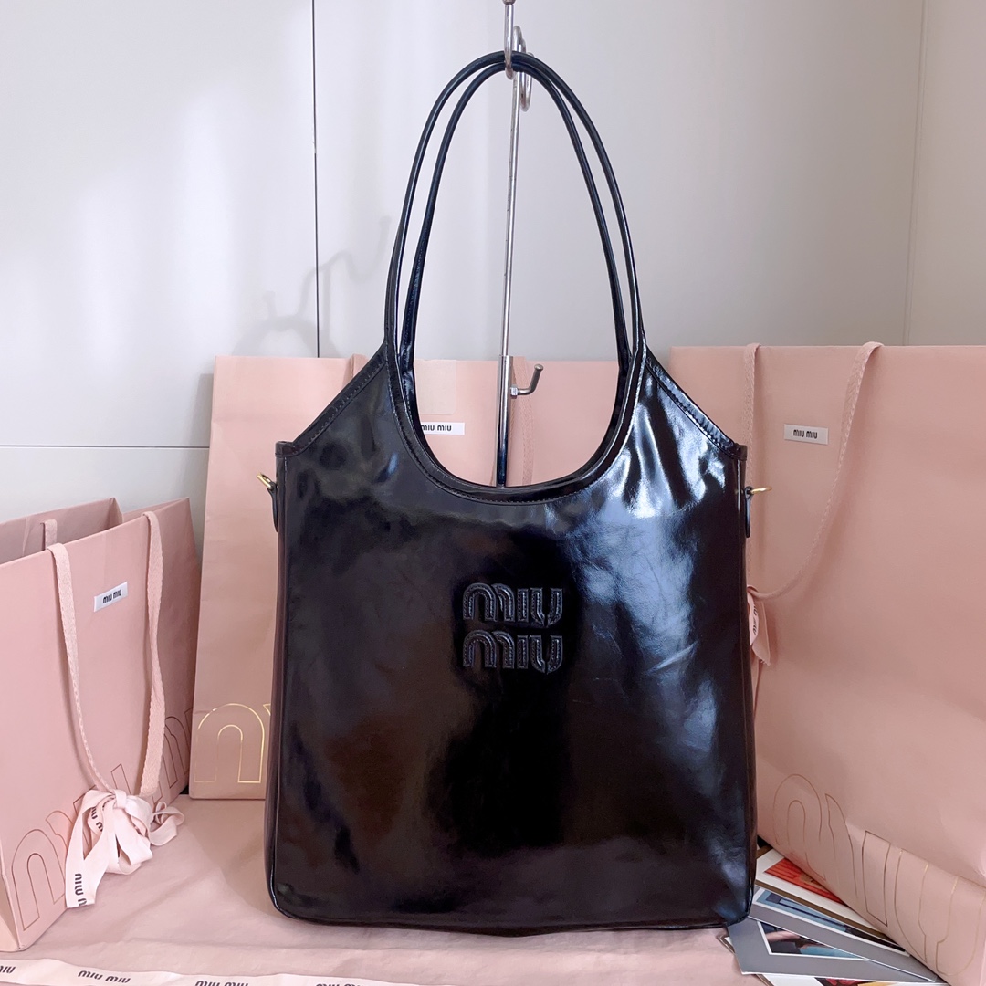 Miu Miu Women's Black Ivy Leather Shoulder Bag