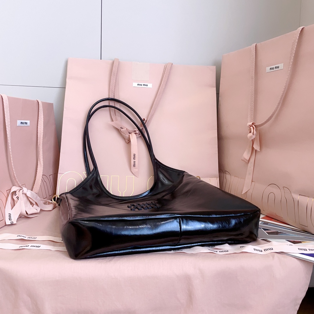 Miu Miu Women's Black Ivy Leather Shoulder Bag