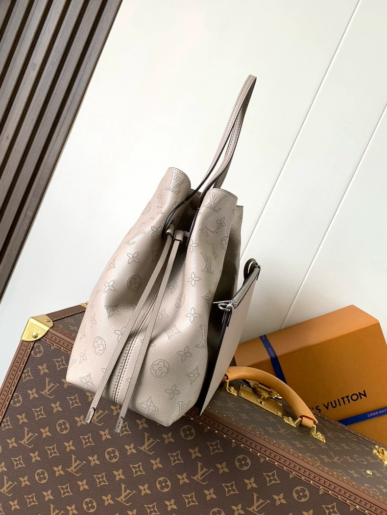 LOUIS VUITTON M13180 Boundless