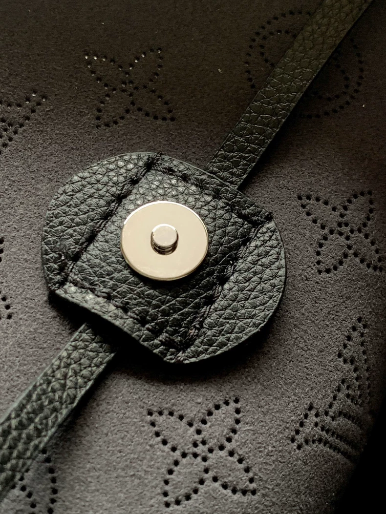 LOUIS VUITTON M13179 Boundless