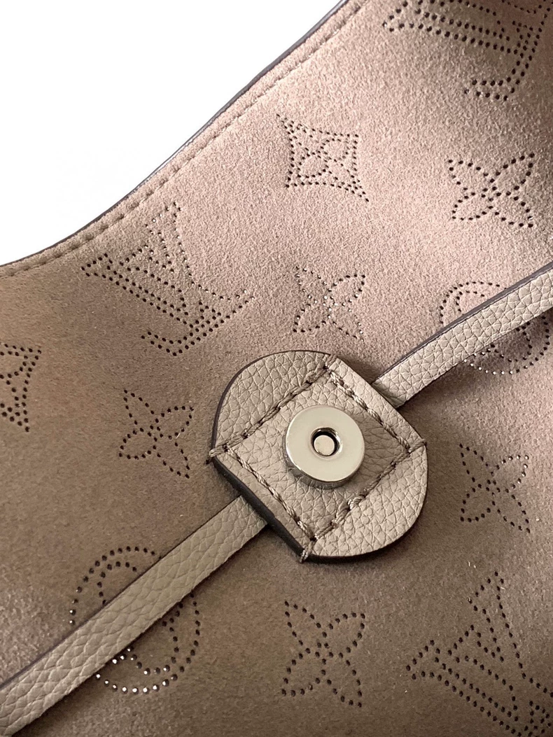 LOUIS VUITTON M13180 Boundless