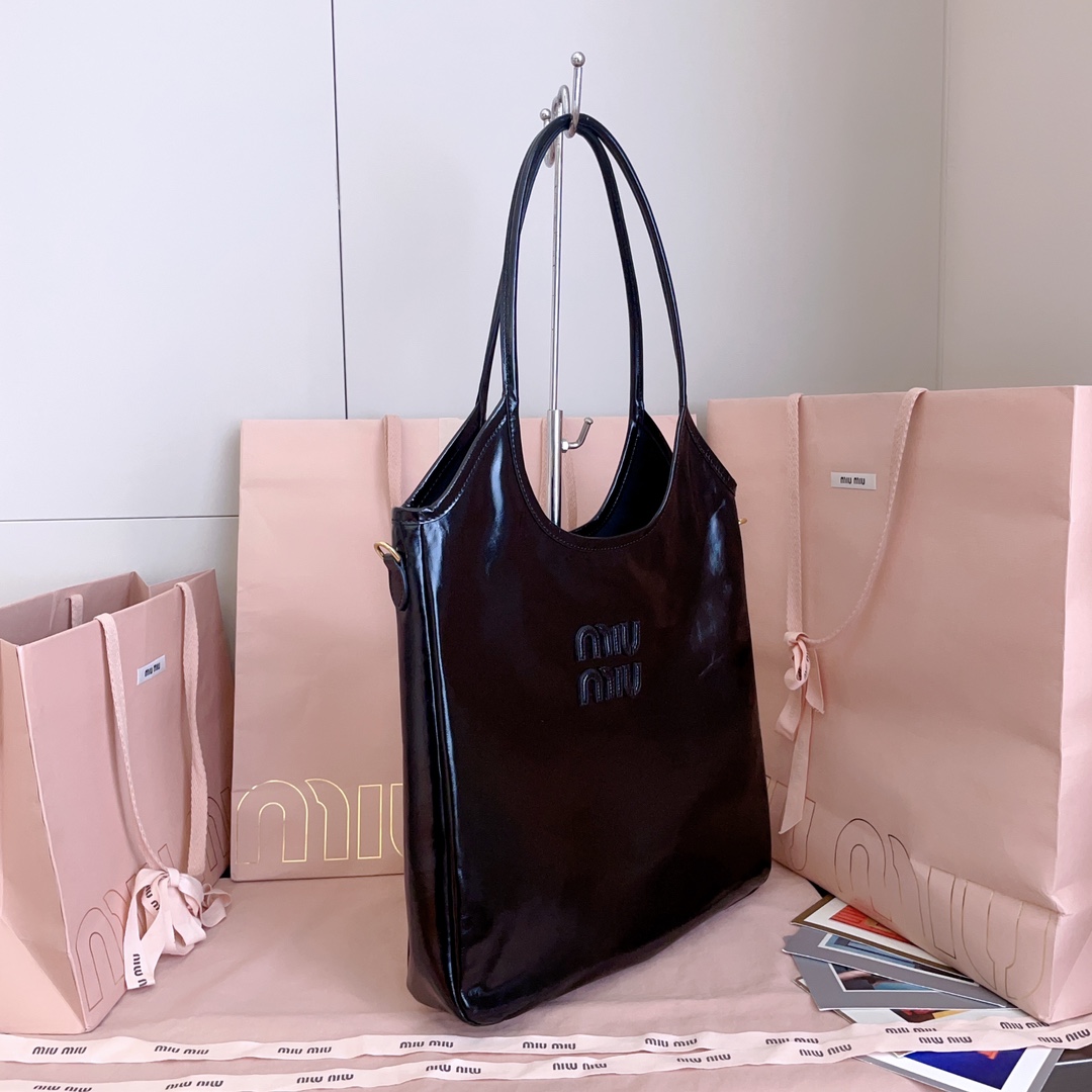 Miu Miu Women's Black Ivy Leather Shoulder Bag