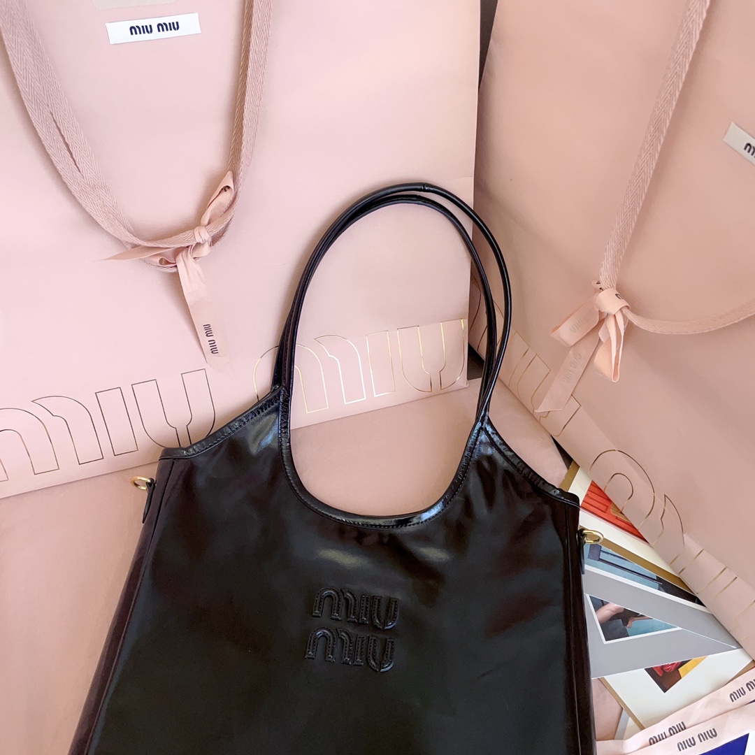 Miu Miu Women's Black Ivy Leather Shoulder Bag