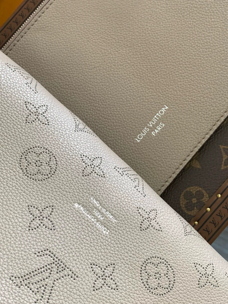 LOUIS VUITTON M13180 Boundless