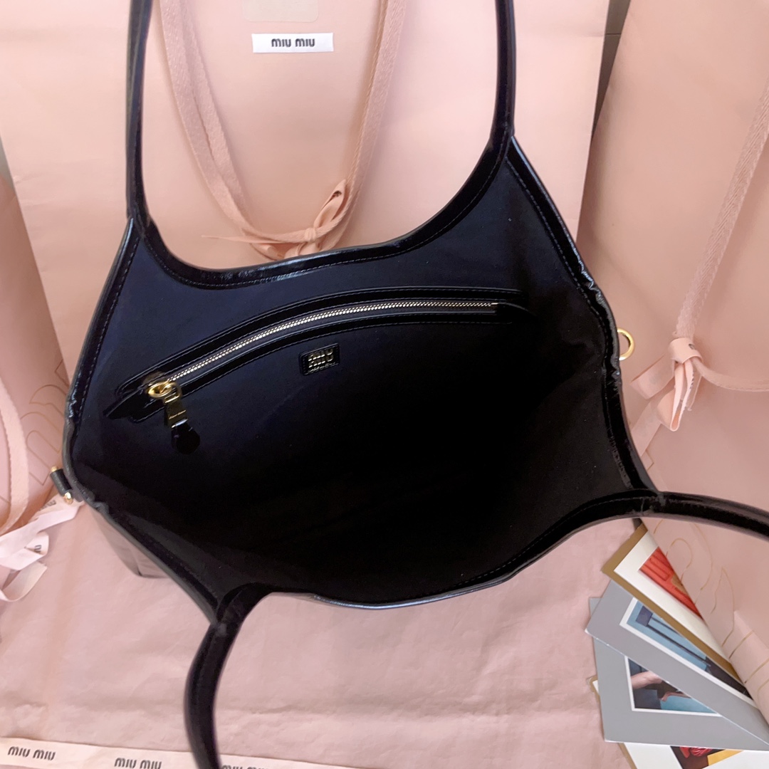 Miu Miu Women's Black Ivy Leather Shoulder Bag