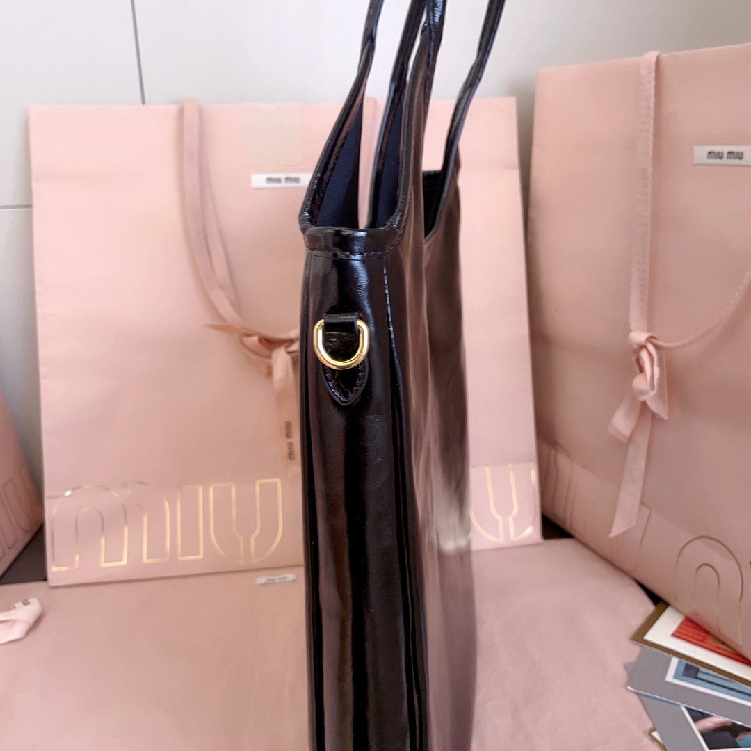 Miu Miu Women's Black Ivy Leather Shoulder Bag