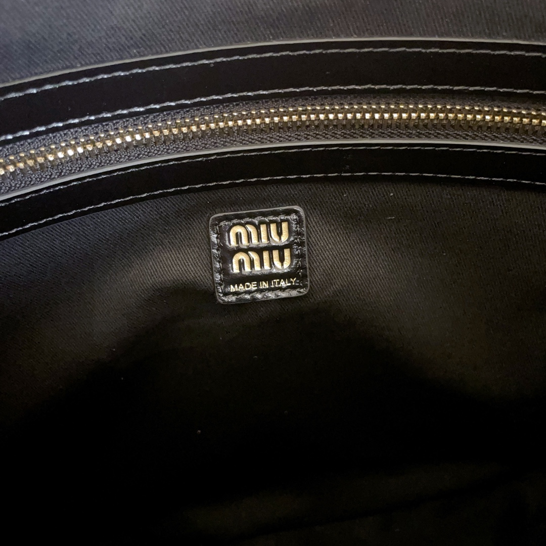 Miu Miu Women's Black Ivy Leather Shoulder Bag