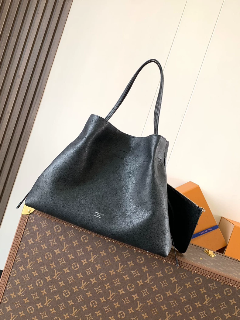 LOUIS VUITTON M13179 Boundless