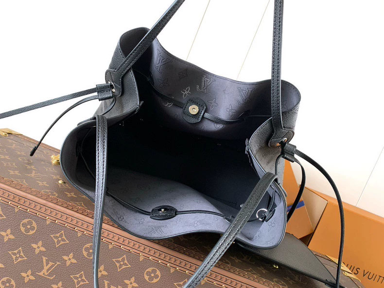 LOUIS VUITTON M13179 Boundless