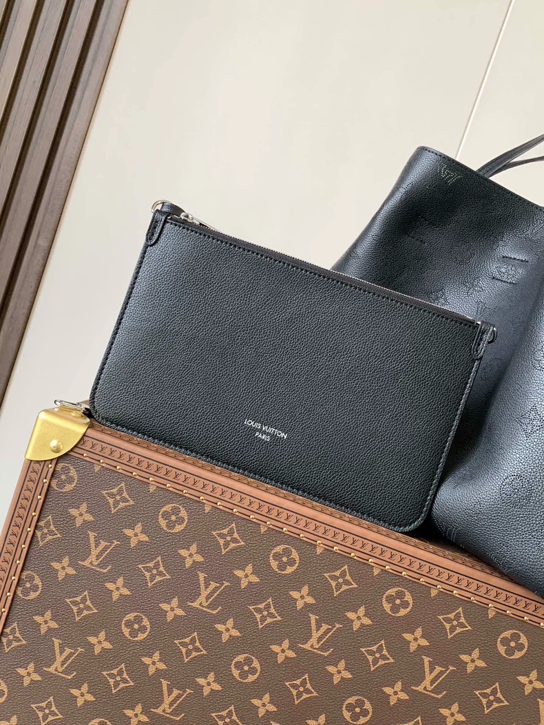 LOUIS VUITTON M13179 Boundless