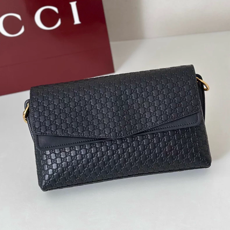 Gucci Medium shoulder bag with chain