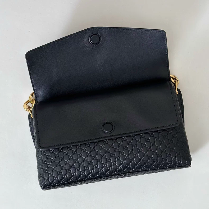 Gucci Medium shoulder bag with chain