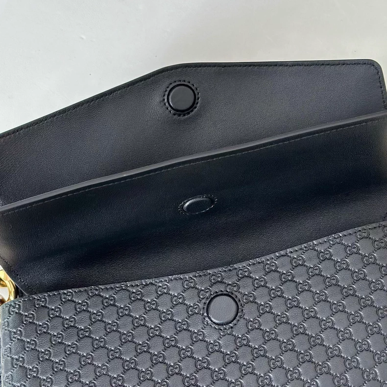 Gucci Medium shoulder bag with chain