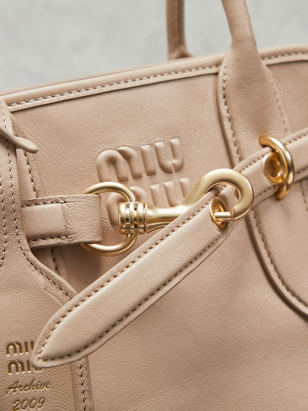 Miu Miu Aventure tote bag 5BA292