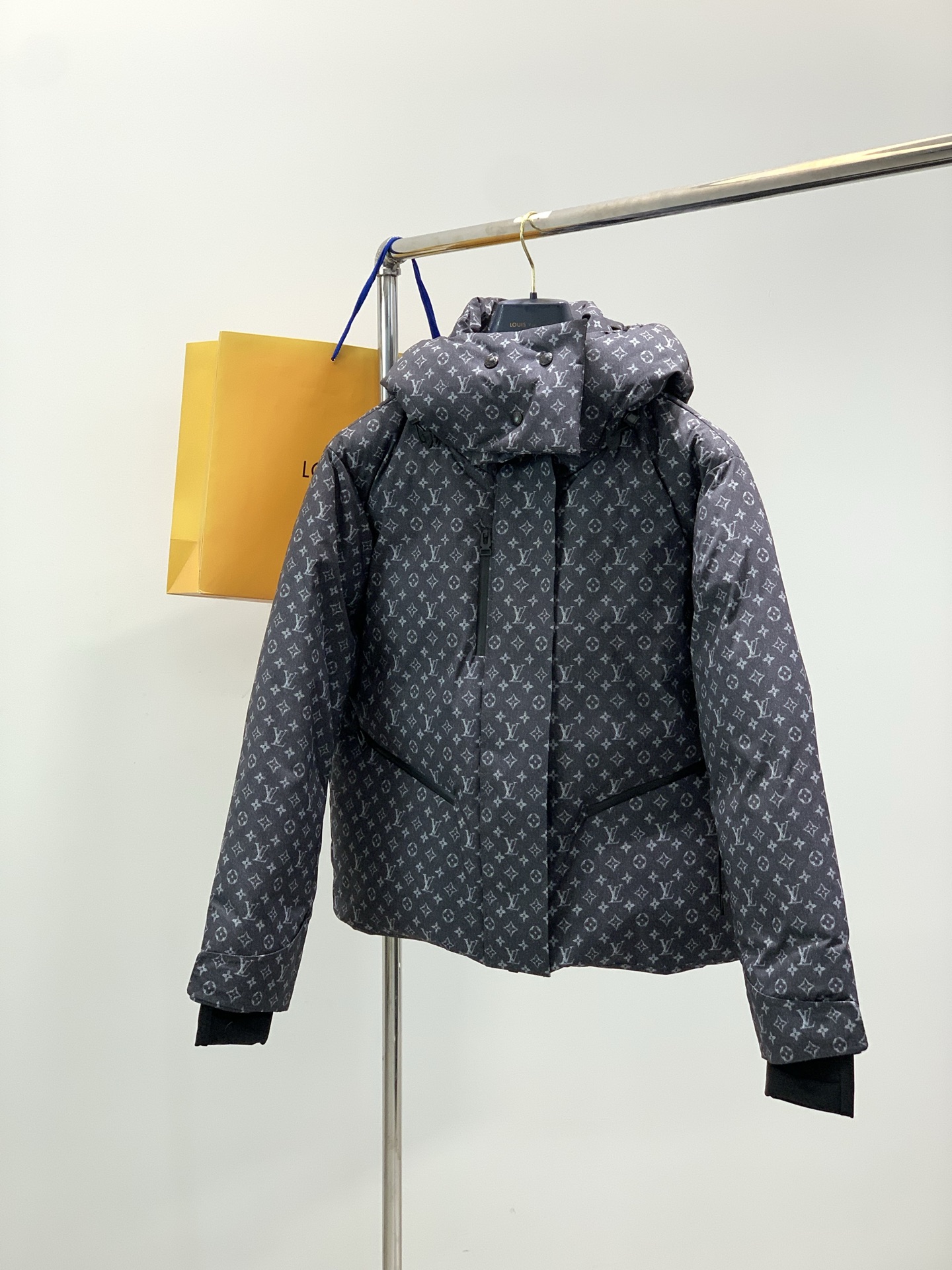 LV 2025 Winter New Arrival | Available in boutiques