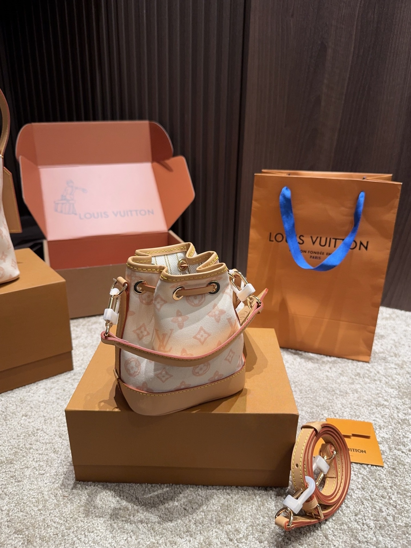 LOUIS VUITTON New Nano Noé