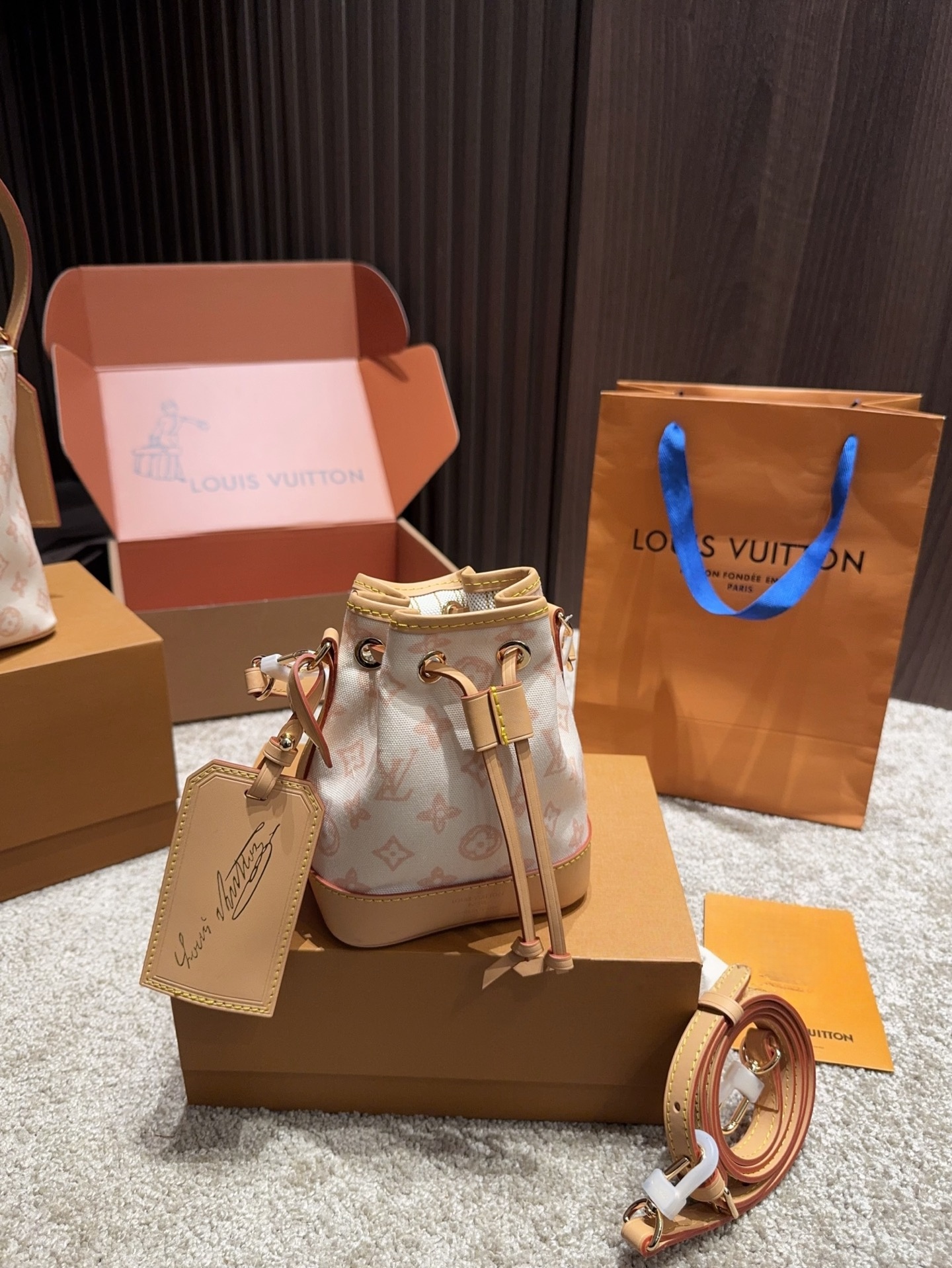 LOUIS VUITTON New Nano Noé