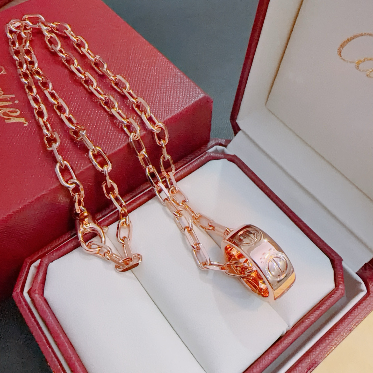 New Cartier Necklace with Diamonds, 