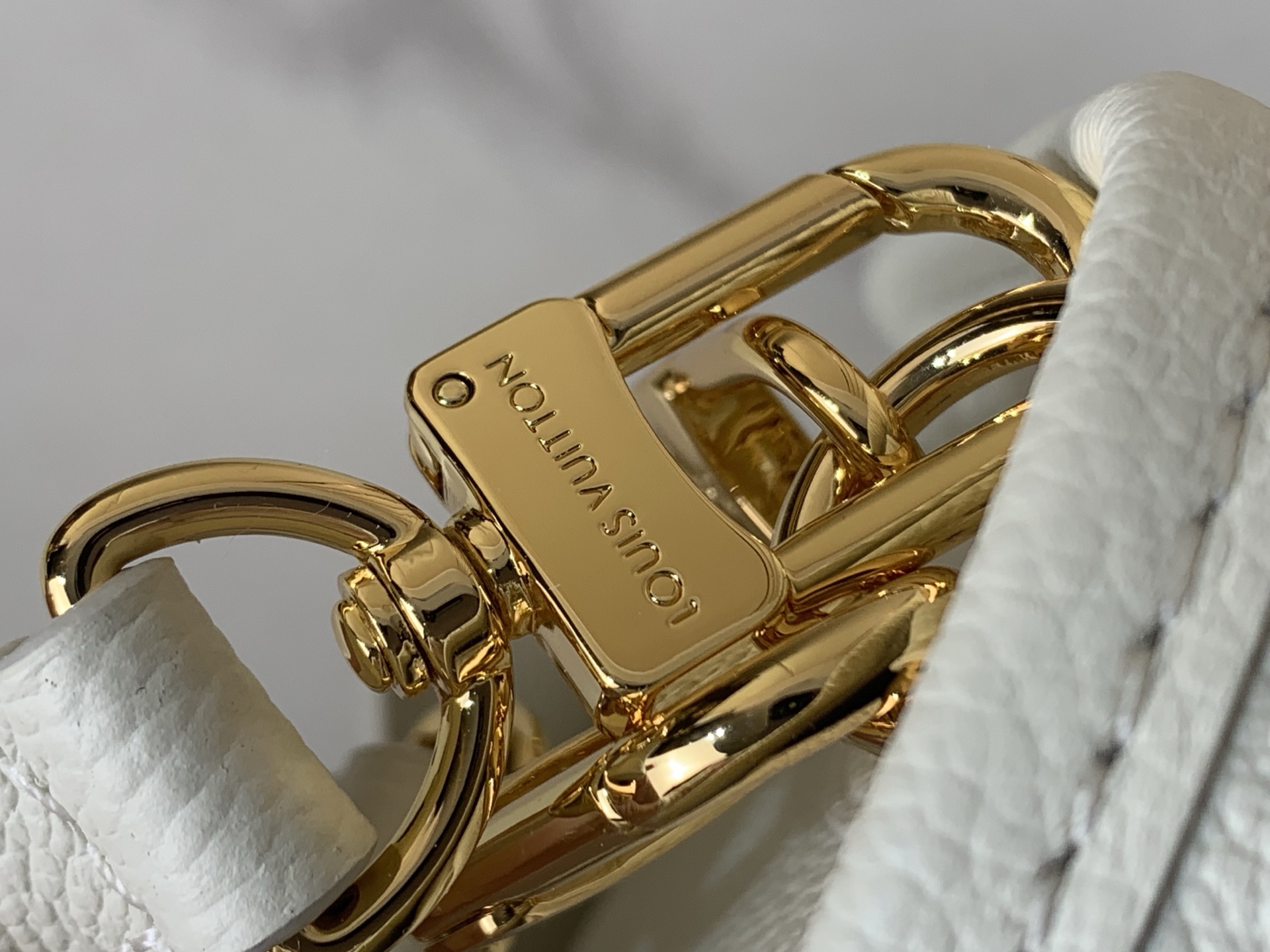 LOUIS VUITTON M28054 Diane