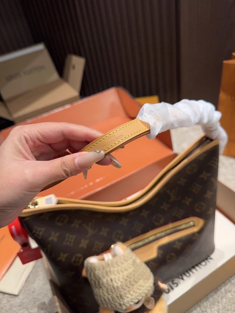 LOUIS VUITTON M27335 New Lineup