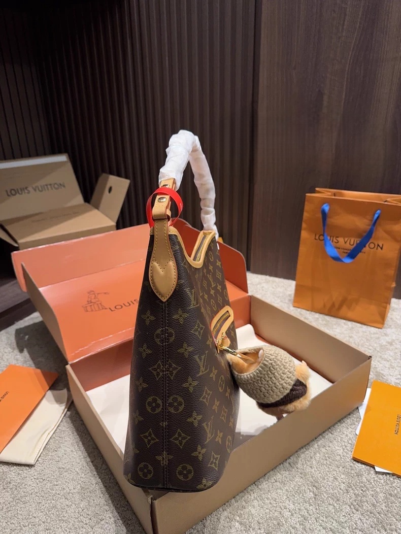 LOUIS VUITTON M27335 New Lineup