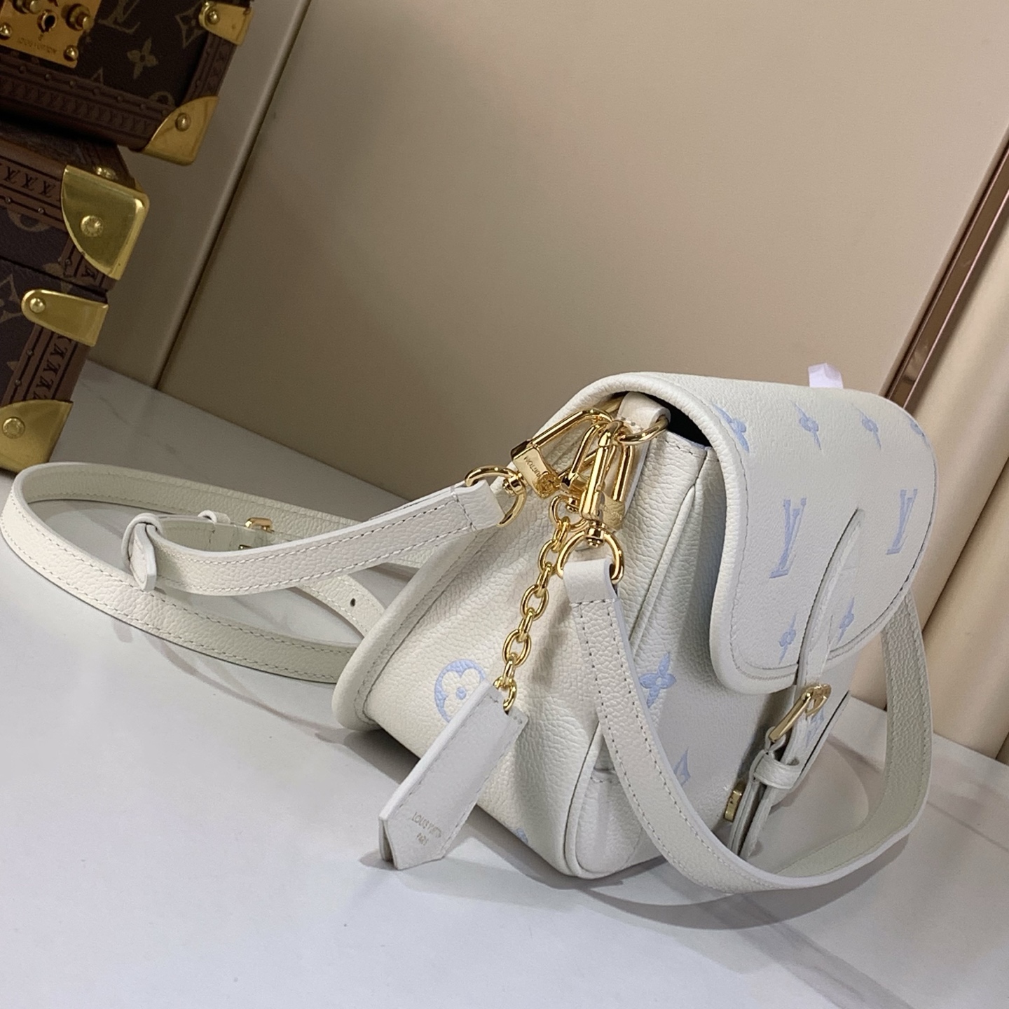 LOUIS VUITTON M28054 Diane