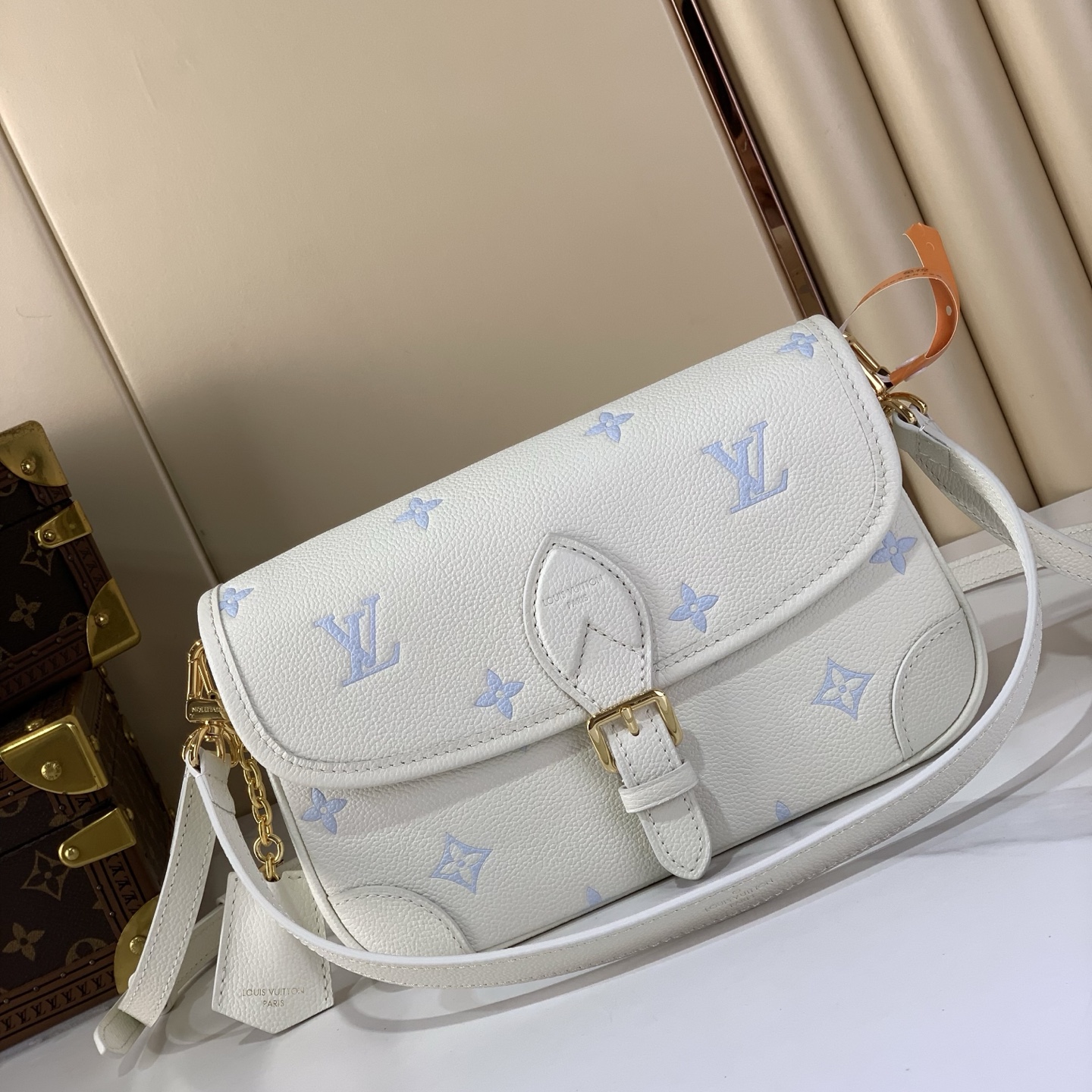 LOUIS VUITTON M28054 Diane