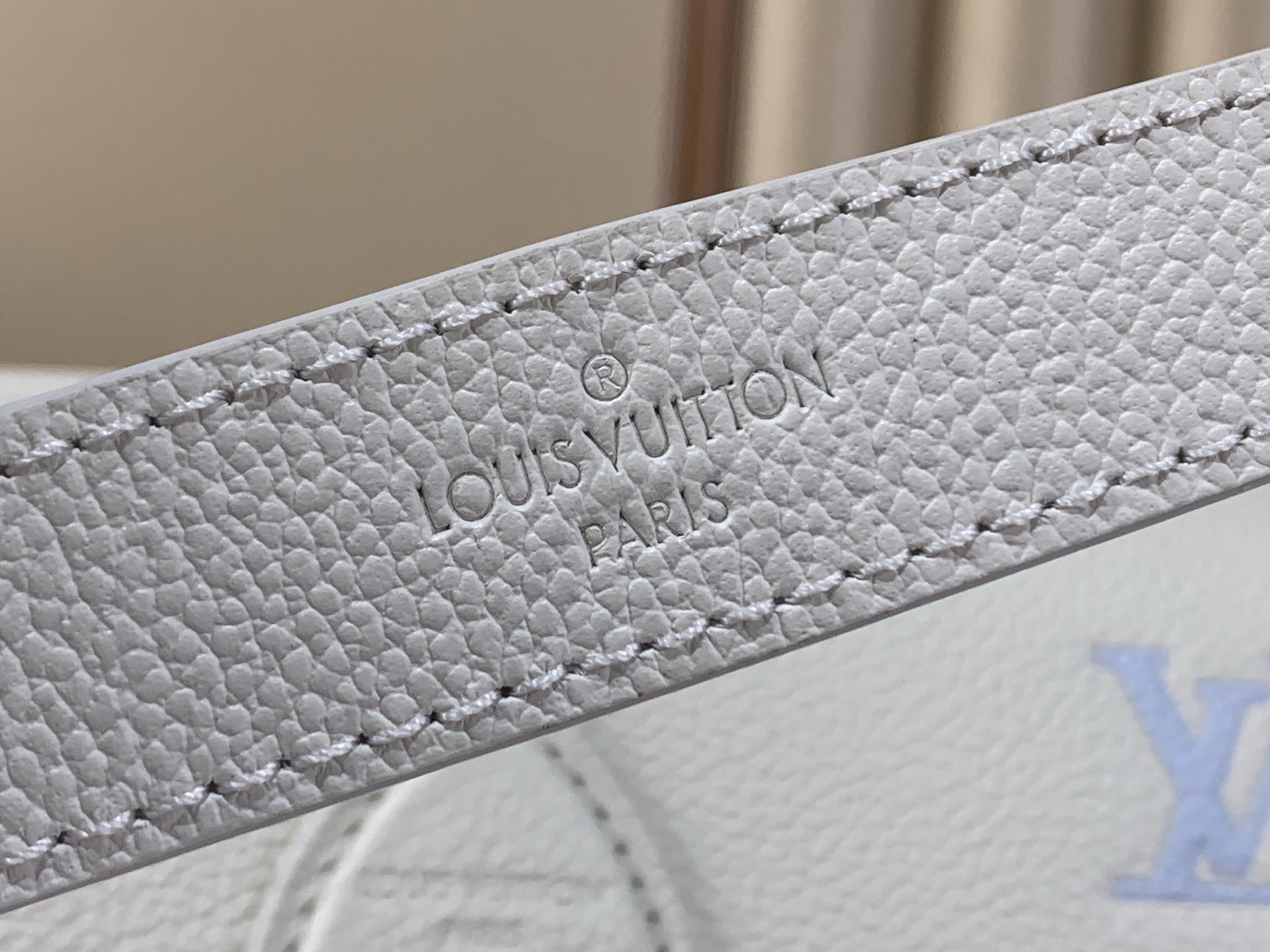 LOUIS VUITTON M28054 Diane