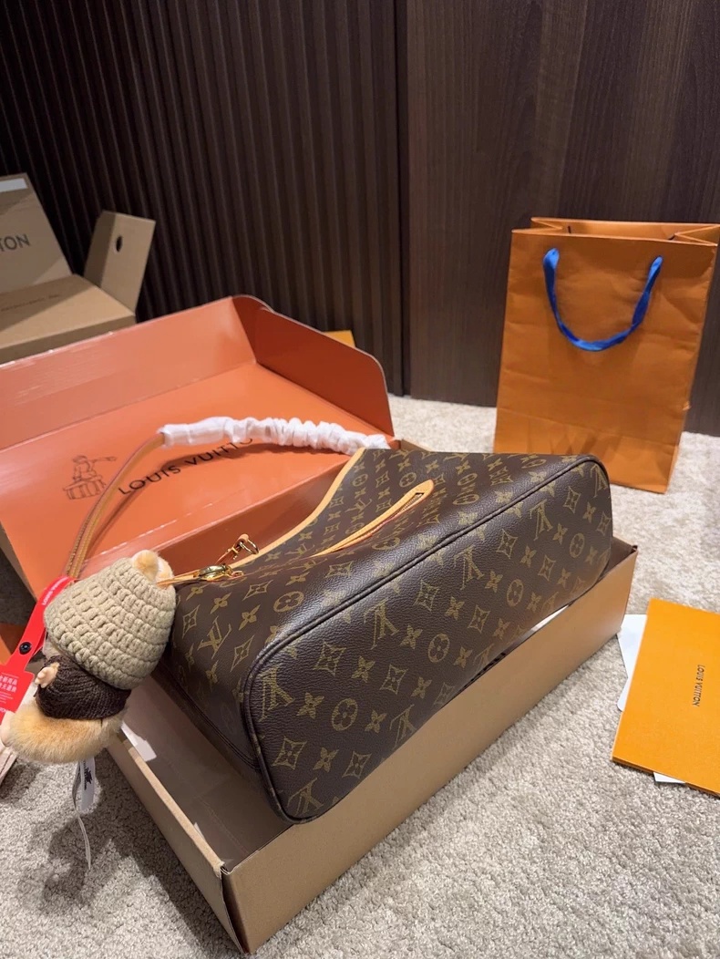 LOUIS VUITTON M27335 New Lineup