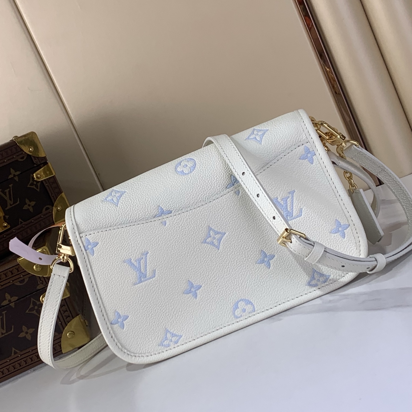 LOUIS VUITTON M28054 Diane