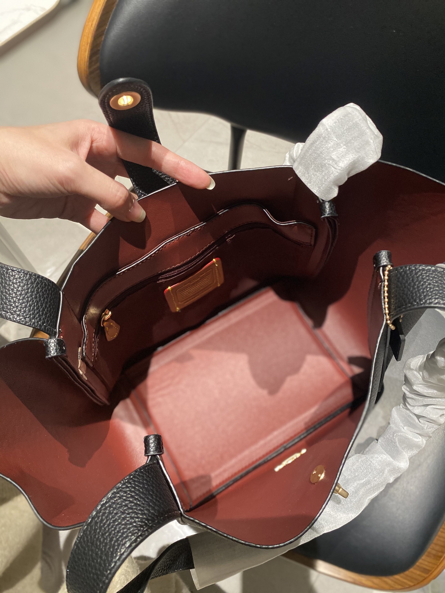 COACH Hadley Tote Bag in Full-Grain Pebbled Leather (Black)