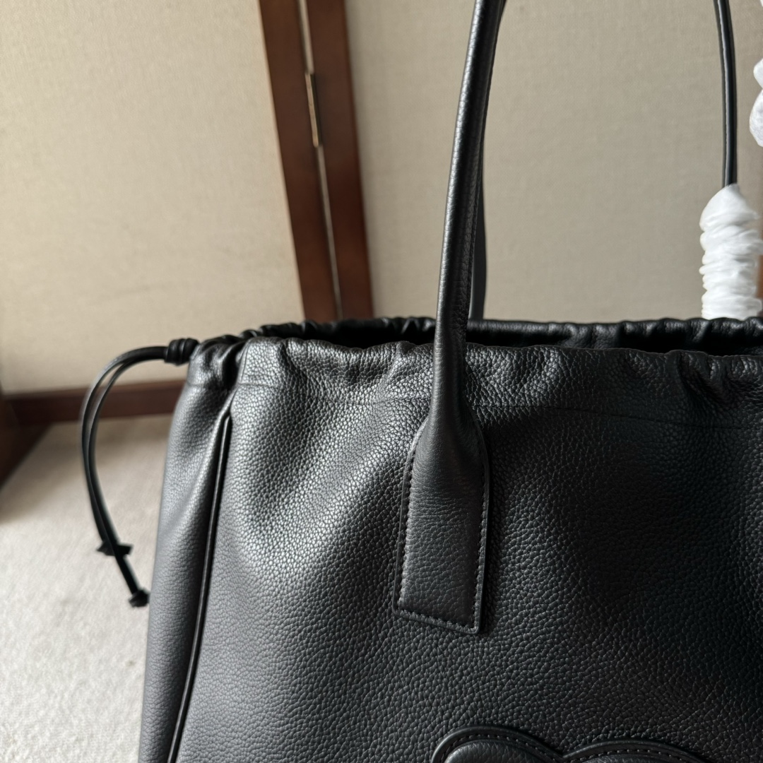 CELINE Cabas Triomphe Tote Bag