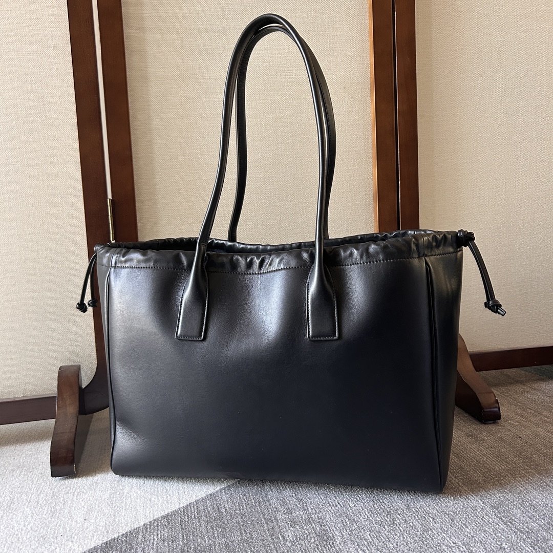 CELINE Cabas Triomphe Tote Bag