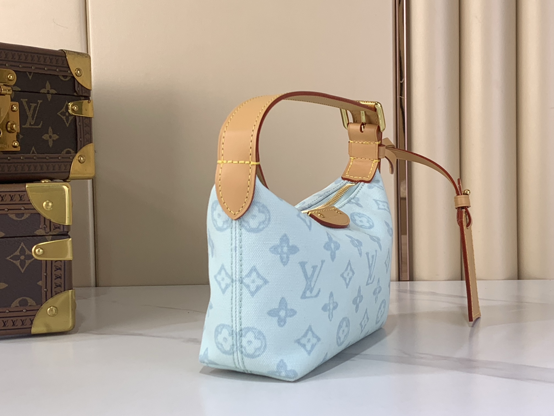 LOUIS VUITTON M28250 New Pochette Hills