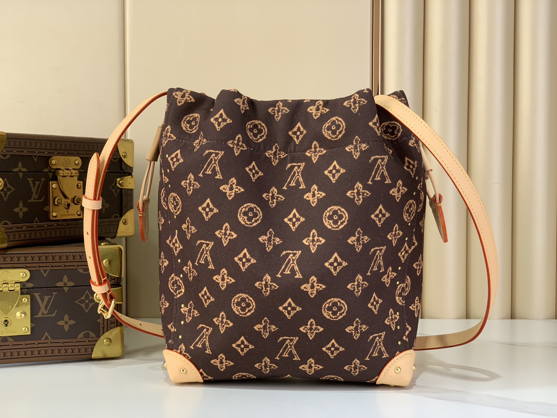 LOUIS VUITTON M28103 New Noé Trunk