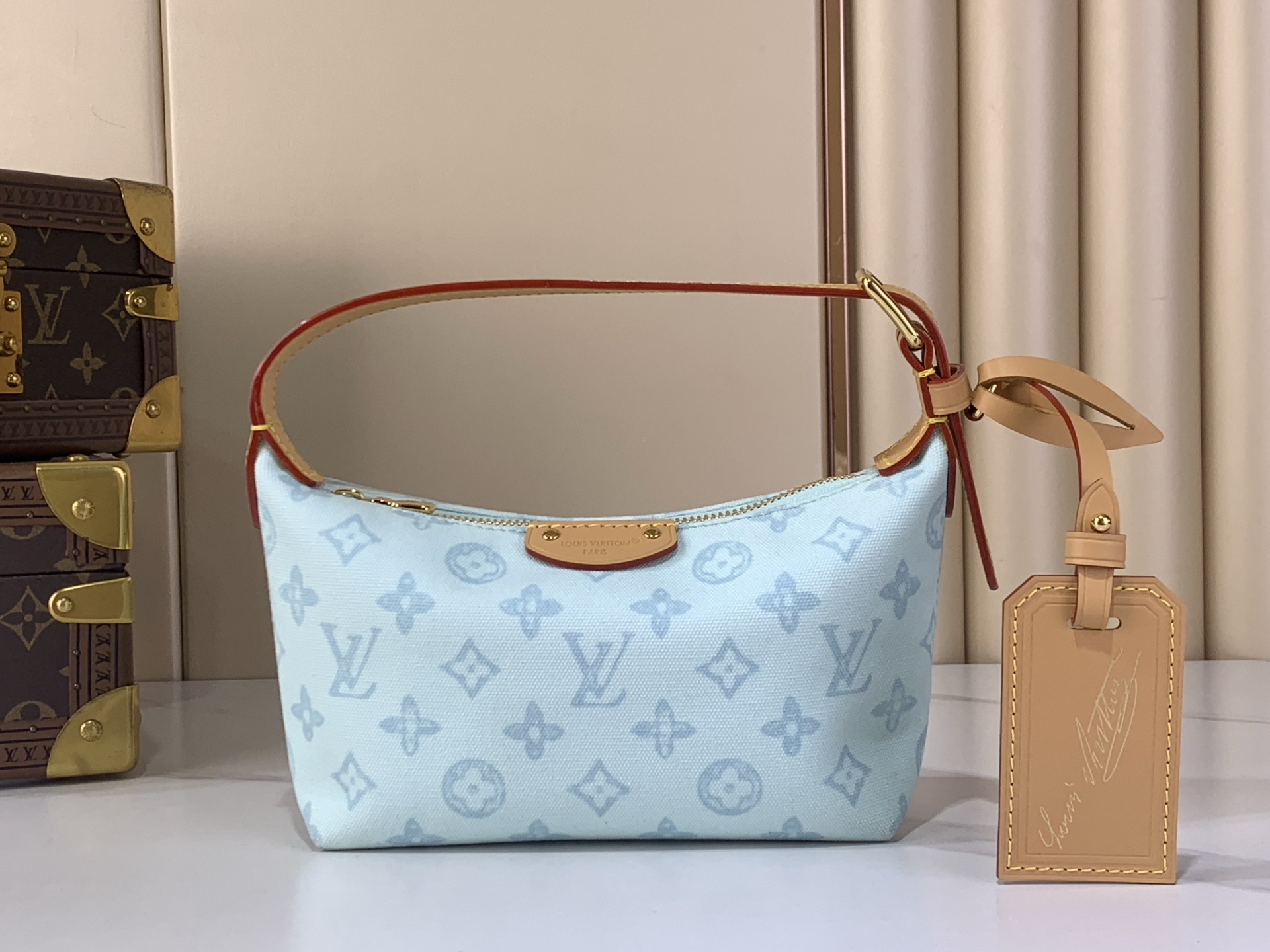 LOUIS VUITTON M28250 New Pochette Hills