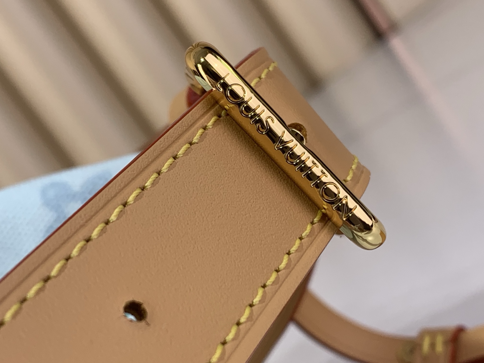 LOUIS VUITTON M28250 New Pochette Hills