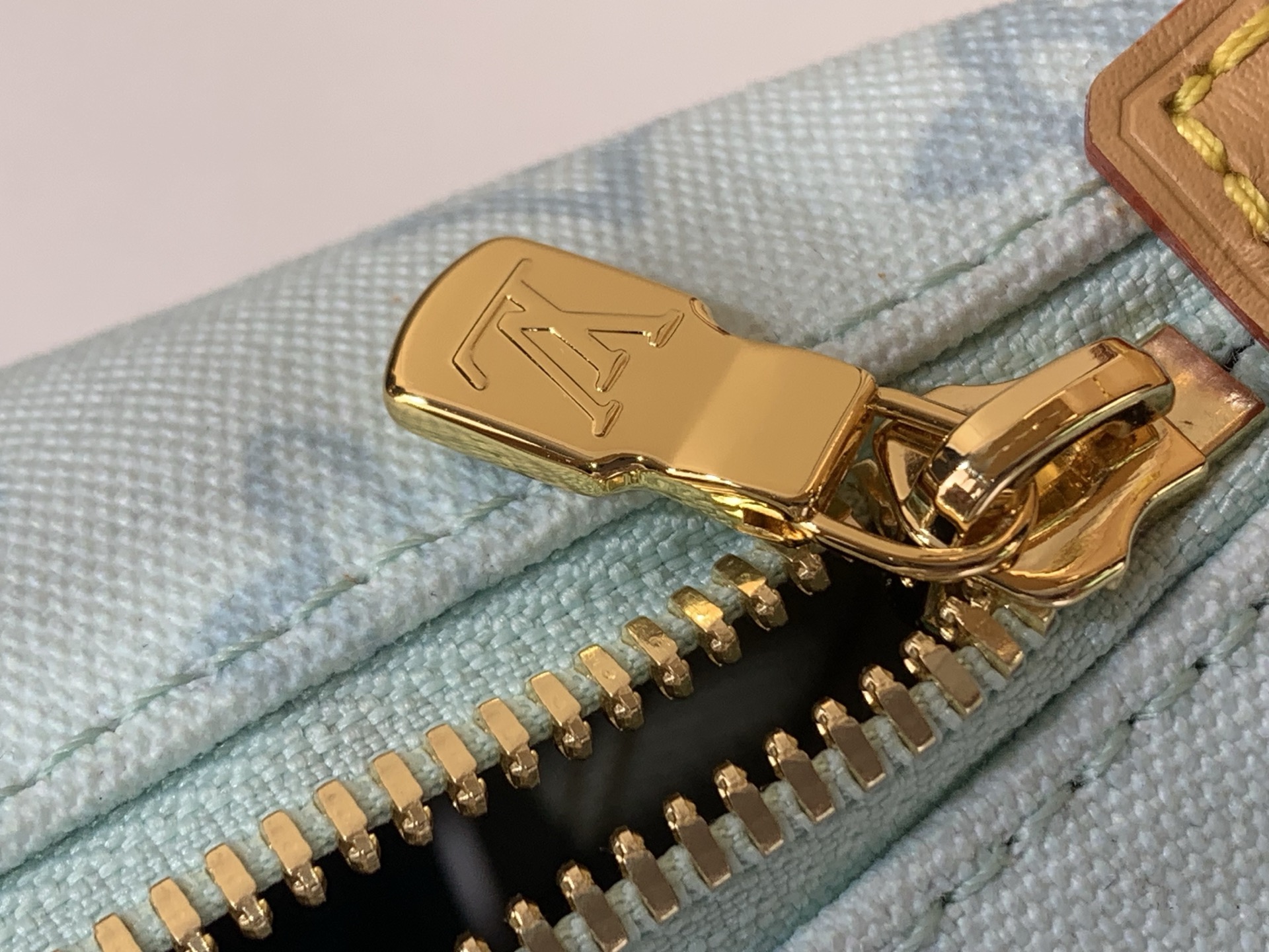 LOUIS VUITTON M28250 New Pochette Hills