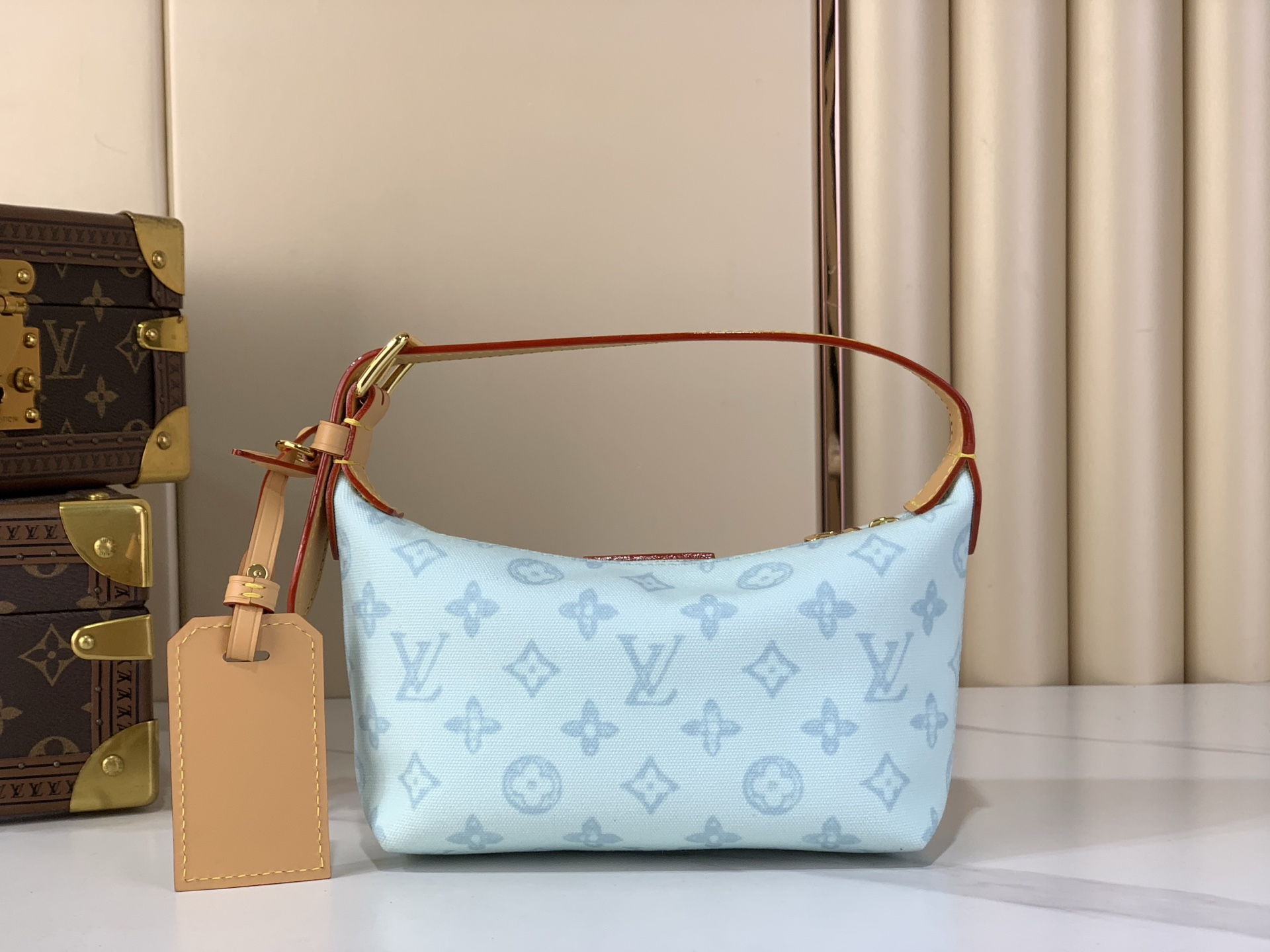 LOUIS VUITTON M28250 New Pochette Hills