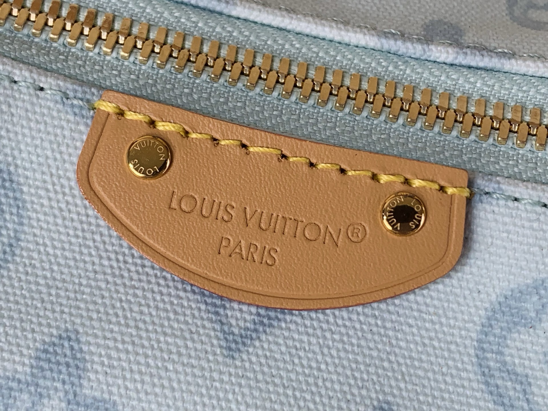 LOUIS VUITTON M28250 New Pochette Hills