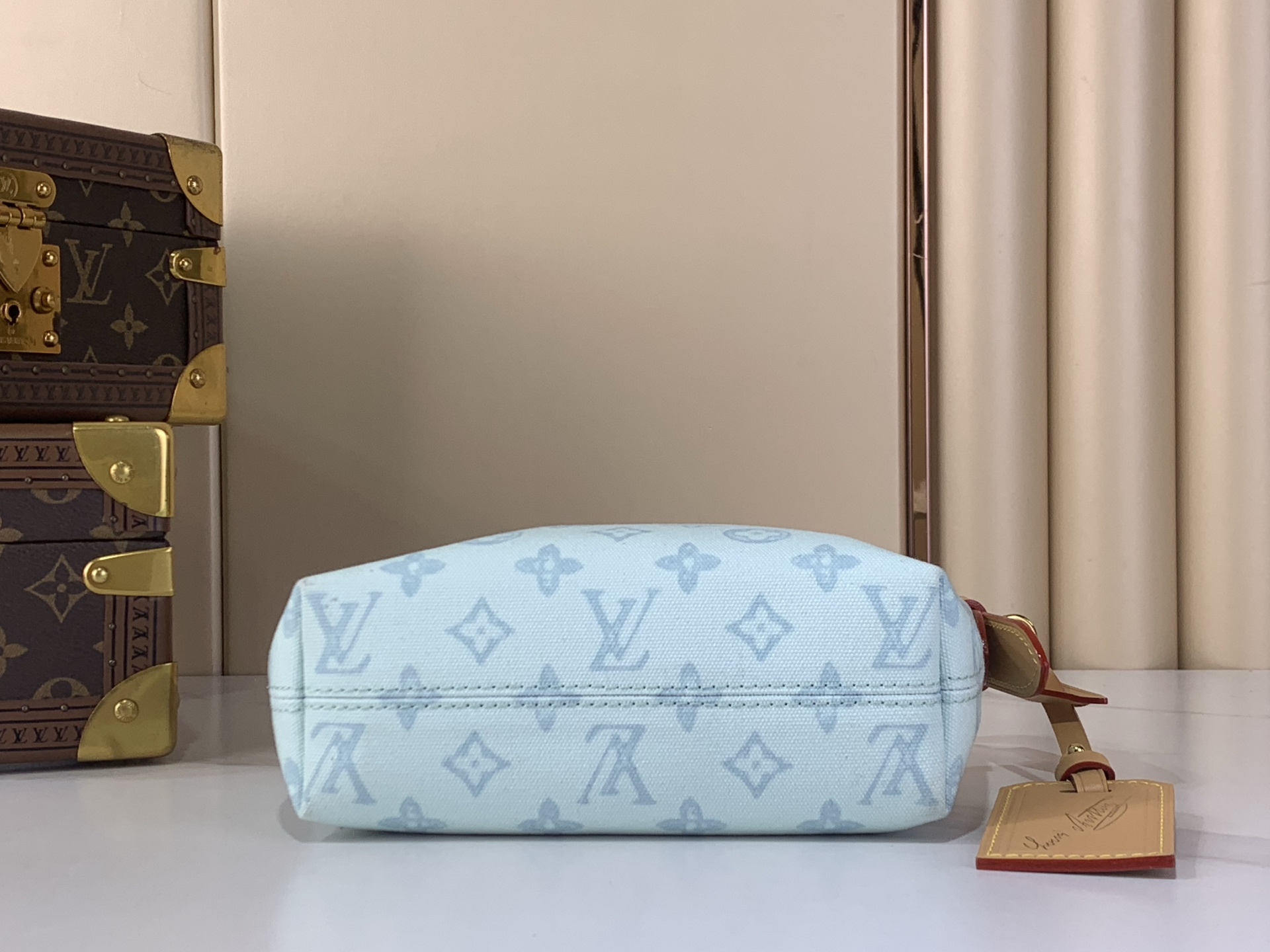 LOUIS VUITTON M28250 New Pochette Hills