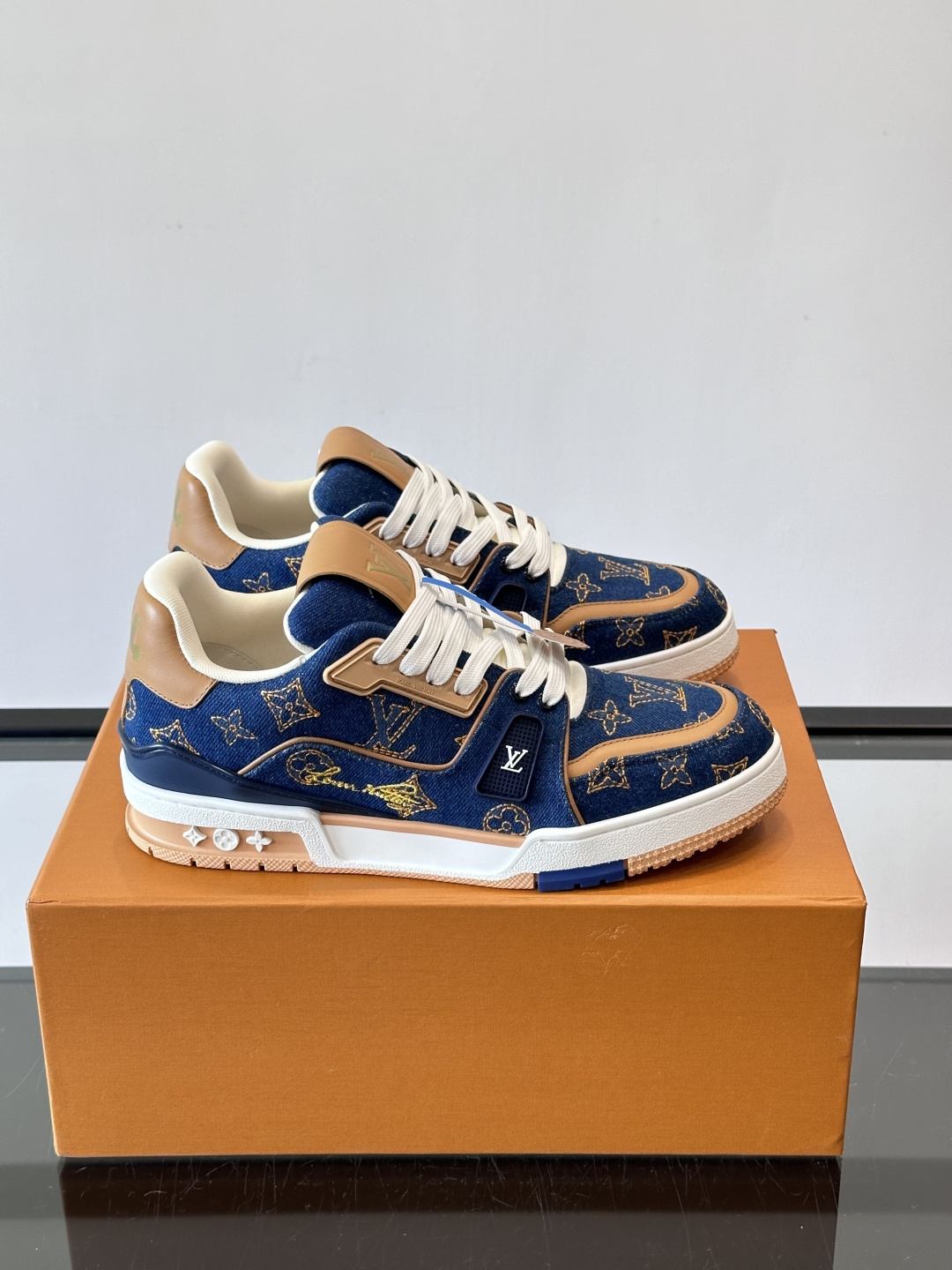 Louis Vuitton 1AJ369 LV Trainer sneakers