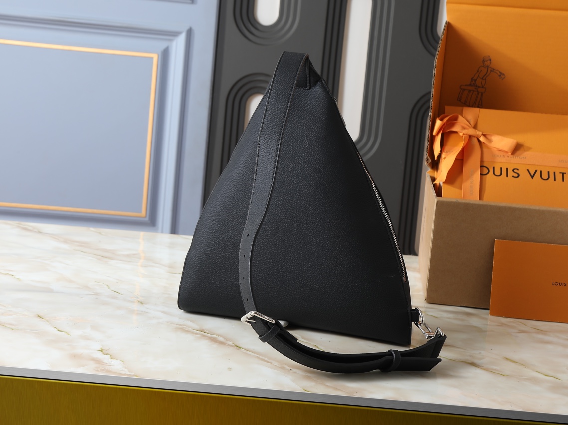 LOUIS VUITTON M27060 New Leather Line Delta Slingbag